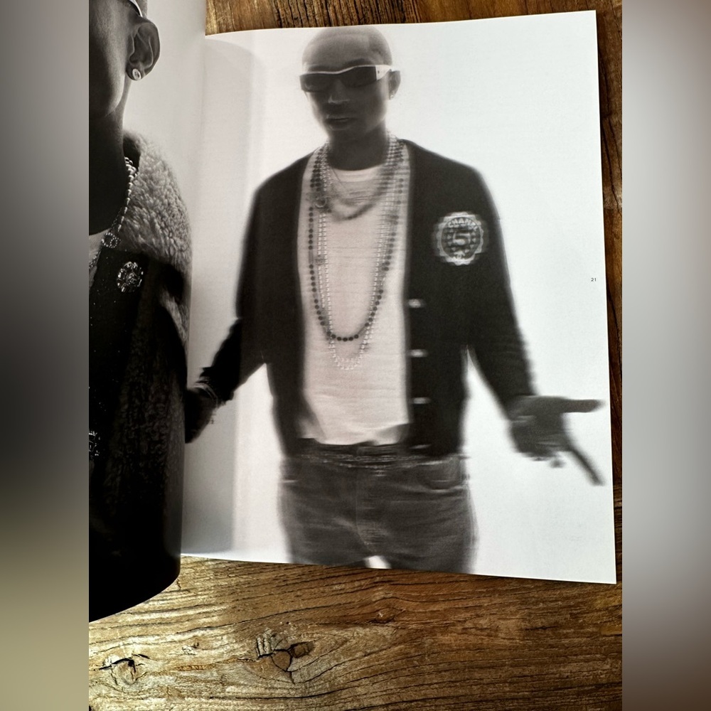 CHANEL Black and White Coffee Table Book magazine soft cover - Picture 4 of 6